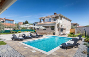 3 Bedroom Gorgeous Apartment In Pula